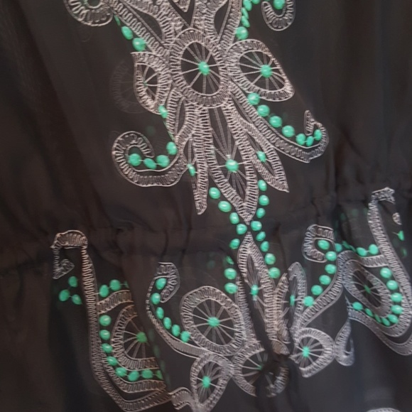 Black top - Picture 2 of 3